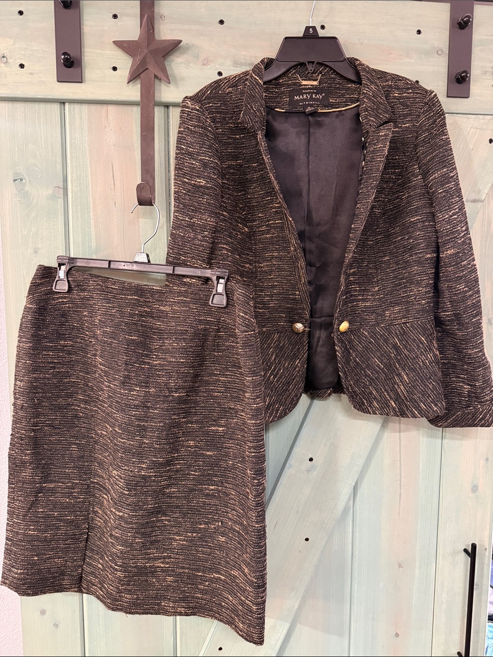 Mary Kay Exclusive Directors Suit black and gold size 10 women’s blazer skirt